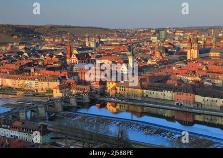 Blick von der Festung Marienberg auf die Altstadt von Würzburg, historische Stadt, Würzburg, Mittelfranken, Bayern, Deutschland Stockfoto