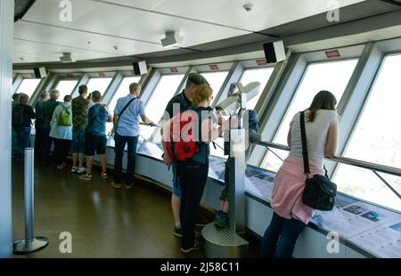 Aussichtsplattform, Fernsehturm, Mitte, Berlin, Deutschland Stockfoto