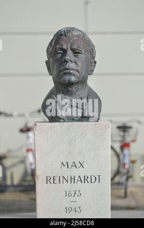 Denkmal Max Reinhardt, Deutsches Theater, Schumannstraße, Mitte, Berlin, Deutschland Stockfoto