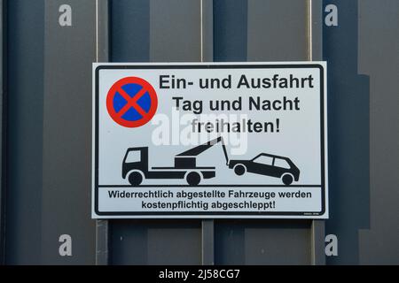 Halten Sie das Schild für die Ausfahrt frei Stockfoto