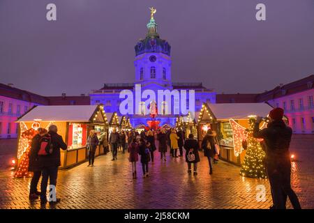 Weihnachtsmarkt am Schloss Charlottenburg, Berlin, Deutschland Stockfoto