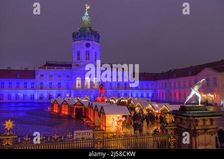 Weihnachtsmarkt am Schloss Charlottenburg, Berlin, Deutschland Stockfoto