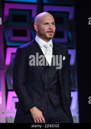 Miami Beach, USA. 18. April 2022. Armando „Pitbull“ Perez nimmt am 18. April 2022 in Miami Beach, Florida, an der Emerge Americas 2022 im Miami Beach Convention Center Teil. (Foto von JL/Sipa USA) Quelle: SIPA USA/Alamy Live News Stockfoto