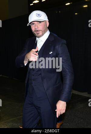 Miami Beach, USA. 18. April 2022. Armando „Pitbull“ Perez nimmt am 18. April 2022 in Miami Beach, Florida, an der Emerge Americas 2022 im Miami Beach Convention Center Teil. (Foto von JL/Sipa USA) Quelle: SIPA USA/Alamy Live News Stockfoto