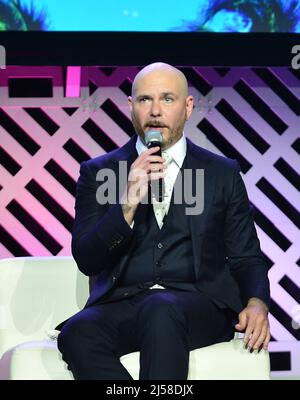 Miami Beach, USA. 18. April 2022. Armando „Pitbull“ Perez nimmt am 18. April 2022 in Miami Beach, Florida, an der Emerge Americas 2022 im Miami Beach Convention Center Teil. (Foto von JL/Sipa USA) Quelle: SIPA USA/Alamy Live News Stockfoto