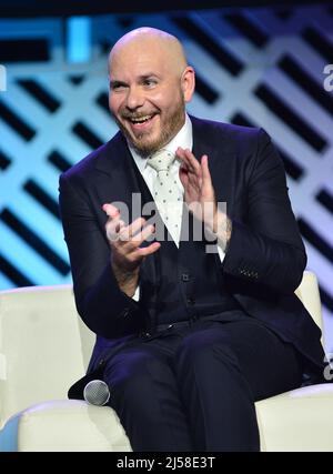 Miami Beach, USA. 18. April 2022. Armando „Pitbull“ Perez nimmt am 18. April 2022 in Miami Beach, Florida, an der Emerge Americas 2022 im Miami Beach Convention Center Teil. (Foto von JL/Sipa USA) Quelle: SIPA USA/Alamy Live News Stockfoto