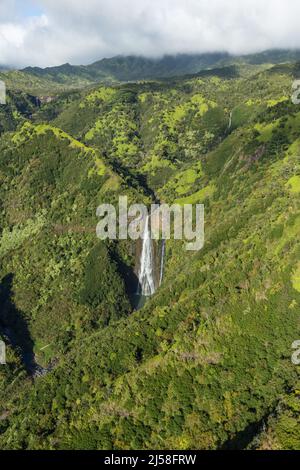 Manawaiopuna Falls, auch bekannt als Jurassic Falls, liegt im Hanapepe River Valley auf der Südseite der Insel Kauai, Hawaii, USA. It Stockfoto