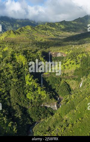 Kahili Falls, oder die fünf Schwestern Wasserfälle, ist eine Gruppe von Wasserfällen auf dem Hanapepe Fluss auf der Südseite der Insel Kauai, Hawaii, United Stockfoto