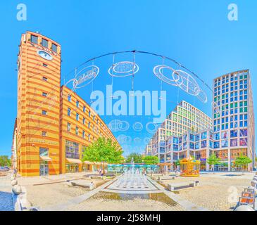 DNIPRO, UKRAINE - 24. AUGUST 2021: Panorama des Jekaterinoslavskyi Boulevard, am 24. August in Dnipro Stockfoto