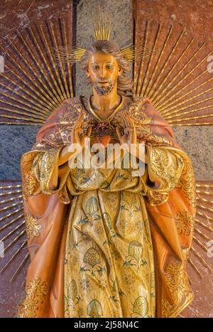 VALENCIA, SPANIEN - 17. FEBRUAR 2022: Die geschnitzte polychrome Herzensstatue in der Kirche Iglesia de Santo Tomas Stockfoto