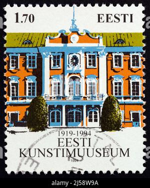 ESTLAND - UM 1994: Eine in Estland gedruckte Briefmarke zeigt den Kadriorg Palast (Kadriorg Kunstmuseum), Tallinn, um 1994. Stockfoto