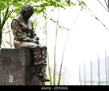 Die Ayrton Senna Tribute-Gedenkstatue auf dem Autodromo Internazionale Enzo e Dino Ferrari, Italien. Bilddatum: Donnerstag, 21. April 2022. Stockfoto