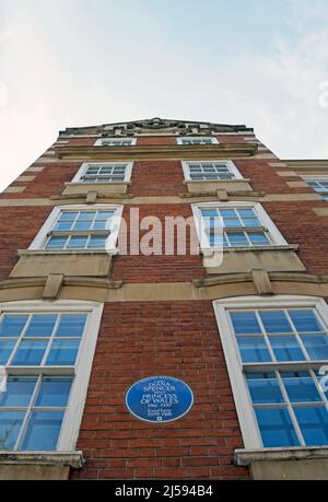 eine blaue Tafel aus englischem Erbe, die ein Haus der Dame diana spencer, später Prinzessin von wales, im Süden von kensington, london, england, kennzeichnet Stockfoto