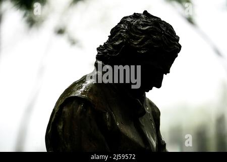 Die Ayrton Senna Tribute-Gedenkstatue auf dem Autodromo Internazionale Enzo e Dino Ferrari, Italien. Bilddatum: Donnerstag, 21. April 2022. Stockfoto