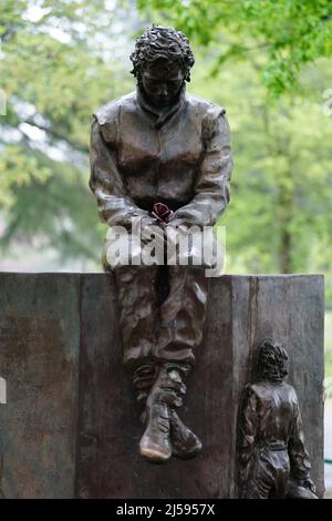 Die Ayrton Senna Tribute-Gedenkstatue auf dem Autodromo Internazionale Enzo e Dino Ferrari, Italien. Bilddatum: Donnerstag, 21. April 2022. Stockfoto