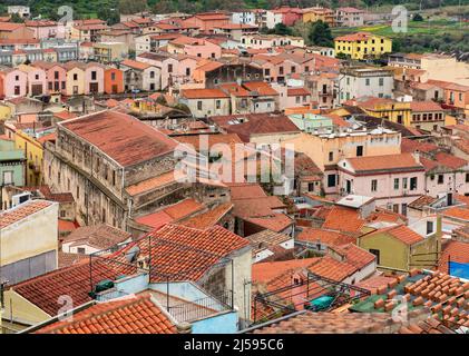 Blick auf die Stadt Bosa vom Schloss Serravalle, Sardinien, Italien Stockfoto