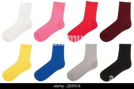 Baumwollsocken in verschiedenen Farben isoliert auf weißem Hintergrund Stockfoto