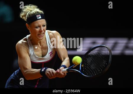 Stuttgart, Deutschland. 21. April 2022. Tennis: WTA Tour - Stuttgart, Singles, Damen, 16. Runde. Sakkari (Griechenland) - Siegemund (Deutschland). Laura Siegemund in Aktion. Quelle: Christian Kaspar-Bartke/dpa/Alamy Live News Stockfoto