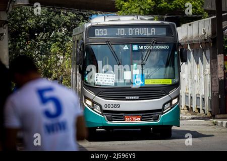 Osasco, Brasilien. 21. April 2022. Die Städte, aus denen das Interkommunale Konsortium der westlichen Metropolregion von São Paulo besteht, wie Osasco, Carapicuíba, Barueri und Itapevi, haben ab diesem Donnerstag (21) die Fahrpreise für Stadtbusse um 11 % angepasst. Der Einheitswert der Tickets geht von 4,50 R auf 5,00 R. Kredit: Aloisio Mauricio/FotoArena/Alamy Live Nachrichten Stockfoto