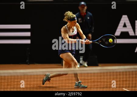 Stuttgart, Deutschland. 21. April 2022. Tennis: WTA Tour - Stuttgart, Singles, Damen, 16. Runde. Sakkari (Griechenland) - Siegemund (Deutschland). Laura Siegemund in Aktion. Quelle: Christian Kaspar-Bartke/dpa/Alamy Live News Stockfoto