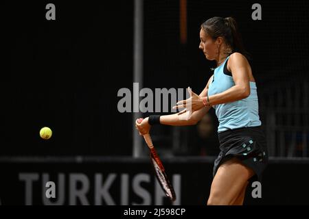 Stuttgart, Deutschland. 21. April 2022. Tennis: WTA Tour - Stuttgart, Singles, Frauen, 16. Jabeur (Tunesien) - Kasatkina (Russland). Daria Kasatkina in Aktion. Quelle: Christian Kaspar-Bartke/dpa/Alamy Live News Stockfoto