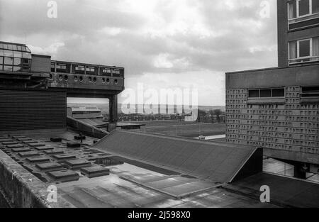 Schwarz & Weiß Archiv Bild des Zentrums von Cumbernauld Neue Stadt, April 1977. Stockfoto