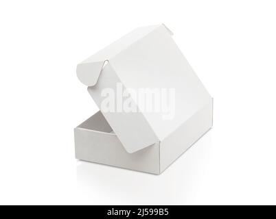 Öffnen Sie den weißen leeren Karton isoliert auf weißem Hintergrund mit Beschneidungspfad Stockfoto