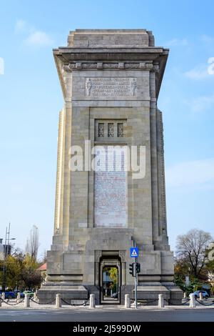 Bukarest, Rumänien - 6. November 2021: Arcul de Triumph (Triumphbogen) Triumphbogen und Wahrzeichen, im nördlichen Teil der Stadt auf Stockfoto