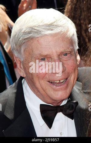 Los Angeles, CA - Robert Morse kommt zu den Creative Arts Emmy Awards 2010 in Los Angeles, Kalifornien, USA. 21. August 2010. Foto: Krista Kennel/Sipa Press/creativeemmysarrkk.138/1008220713 Foto: SIPA USA/Alamy Live News Stockfoto