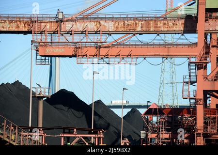 Deutschland, Hamburg, Hansaport Import von Kohle aus Russland, Australien und anderen / DEUTSCHLAND, Hamburg, Hansaport, Import von Kohle aus Russland, Kolumbien, Australien usw., Lagerung und Transport zu Kraftwerken und Stahlwerken Stockfoto