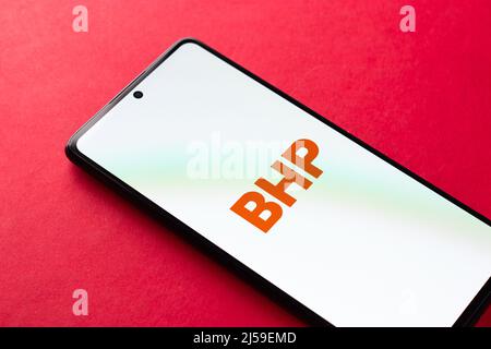 West Bangal, Indien - 20. April 2022 : BHP-Logo auf Telefonbildschirm Stock Bild. Stockfoto