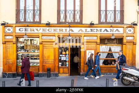 Cerveceria Alemana Madrid, ein klassisches Lokal, das seit 1904 Bier und Tapas serviert. Im Zentrum Von Madrid, Spanien Stockfoto