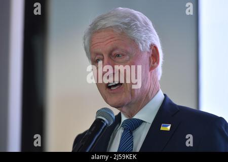 Der ehemalige US-Präsident Bill Clinton nimmt an einer Pressekonferenz Teil, um die Veröffentlichung des neuen „Empire Building Playbook: A Guide to Low Carbon Re“ bekannt zu geben Stockfoto