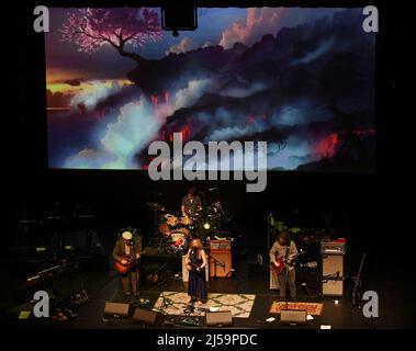 20. April 2022, Virginia Beach, Virginia, USA: AMY HELM bringt Folk und Blues für die Leute im Sandler Center in Virginia Beach, Virginia 20. April 2022. Â© Jeff Moore (Foto: © Jeff Moore/ZUMA Press Wire) Stockfoto