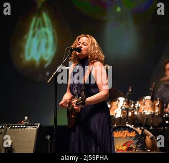 20. April 2022, Virginia Beach, Virginia, USA: AMY HELM bringt Folk und Blues für die Leute im Sandler Center in Virginia Beach, Virginia 20. April 2022. Â© Jeff Moore (Foto: © Jeff Moore/ZUMA Press Wire) Stockfoto