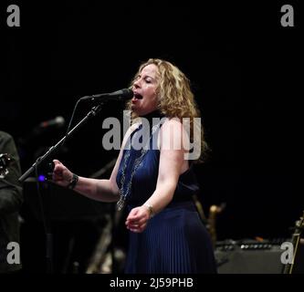 20. April 2022, Virginia Beach, Virginia, USA: AMY HELM bringt Folk und Blues für die Leute im Sandler Center in Virginia Beach, Virginia 20. April 2022. Â© Jeff Moore (Foto: © Jeff Moore/ZUMA Press Wire) Stockfoto