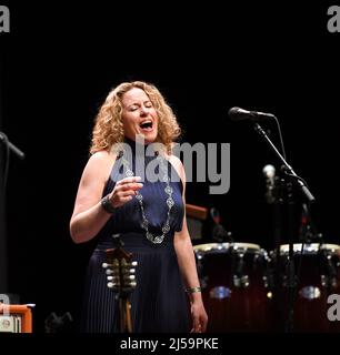20. April 2022, Virginia Beach, Virginia, USA: AMY HELM bringt Folk und Blues für die Leute im Sandler Center in Virginia Beach, Virginia 20. April 2022. Â© Jeff Moore (Foto: © Jeff Moore/ZUMA Press Wire) Stockfoto
