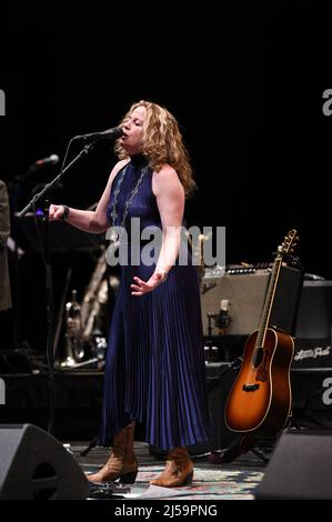 20. April 2022, Virginia Beach, Virginia, USA: AMY HELM bringt Folk und Blues für die Leute im Sandler Center in Virginia Beach, Virginia 20. April 2022. Â© Jeff Moore (Foto: © Jeff Moore/ZUMA Press Wire) Stockfoto