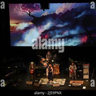 20. April 2022, Virginia Beach, Virginia, USA: AMY HELM bringt Folk und Blues für die Leute im Sandler Center in Virginia Beach, Virginia 20. April 2022. Â© Jeff Moore (Foto: © Jeff Moore/ZUMA Press Wire) Stockfoto