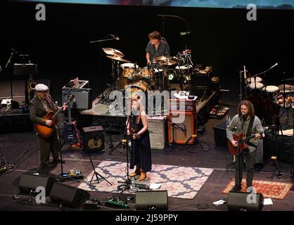 20. April 2022, Virginia Beach, Virginia, USA: AMY HELM bringt Folk und Blues für die Leute im Sandler Center in Virginia Beach, Virginia 20. April 2022. Â© Jeff Moore (Foto: © Jeff Moore/ZUMA Press Wire) Stockfoto