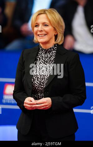 BBC-Moderator Hazel Irvine während des sechsten Tages der Betfred Snooker-Weltmeisterschaft im Crucible, Sheffield. Bilddatum: Donnerstag, 21. April 2022. Stockfoto