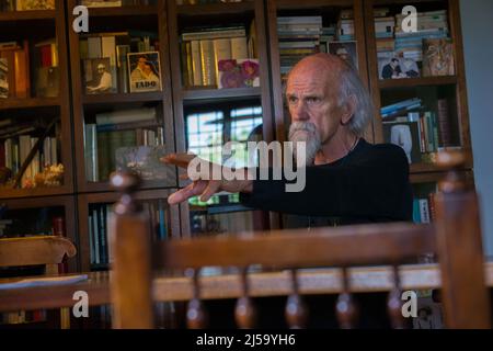 Ostana (Cuneo), Italien 27/05/2016: Fredo Valla, Verteidiger der okzitanischen Kultur und Sprache, in seinem Haus. © Andrea Sabbadini Stockfoto