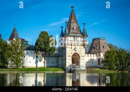 Die Schlösser von Laxenburg befinden sich in der Gemeinde Laxenburg in Niederösterreich Stockfoto