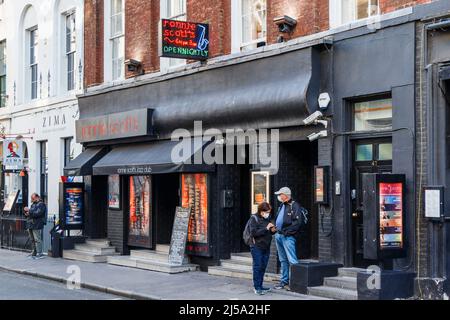 Ronnie Scotts Jazzclub in der Frith Street, Soho, London, Großbritannien Stockfoto