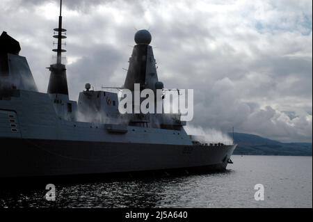 AJAXNETPHOTO. 1. MAI 2008, LARGS, SCHOTTLAND. - NEUER TYP 45 ZERSTÖRER WAGT (NOCH NICHT HMS) AUF SEE-TRIALS - NASS-DOWN NACH NUKLEAREM ANGRIFF DEMO. FOTO: JONATHAN EASTLAND/AJAX REF:RD280105 1523 Stockfoto