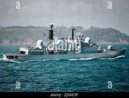 AJAXNETPHOTO. 13TH.MAI 1994. PLYMOUTH, ENGLAND. - D92 - HMS LIVERPOOL KEHRT NACH EINER FOST-ÜBUNG IN DEN HAFEN ZURÜCK. FOTO: JONATHAN EASTLAND/AJAX REF:CD3561 0 18 31 Stockfoto