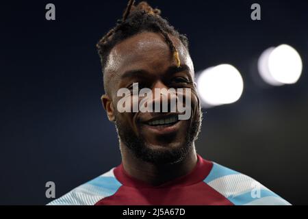 Turf Moor, Burnley, Lancashire, Großbritannien. 21. April 2022. Premier League Football, Burnley versus Southampton; Maxwel Cornet of Burnley Credit: Action Plus Sports/Alamy Live News Stockfoto