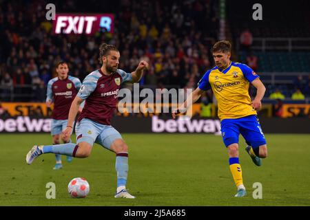 Turf Moor, Burnley, Lancashire, Großbritannien. 21. April 2022. Premier League Football, Burnley versus Southampton; Jay Rodriguez von Burnley Credit: Action Plus Sports/Alamy Live News Stockfoto