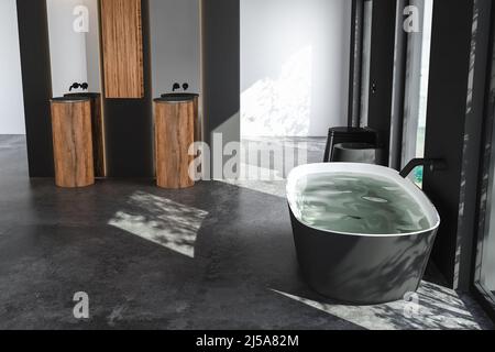 Blick von oben auf das moderne Badezimmer mit schwarzen Wänden, Betonboden, mit Wasser gefüllter Badewanne, Toilette, Doppelwaschbecken mit großen quadratischen Spiegeln. 3D Rendern Stockfoto