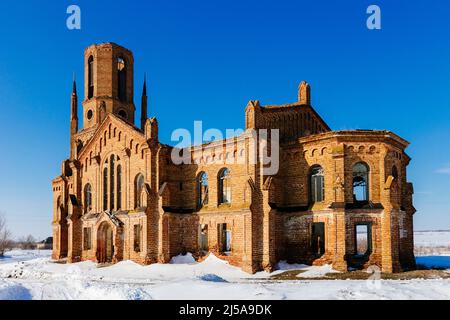 Alte verlassene lutherische Kirche Messer USt Zolich im Winter Stockfoto